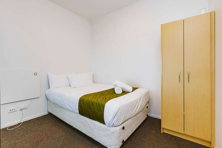 1111/17 Putney Way Manukau_8