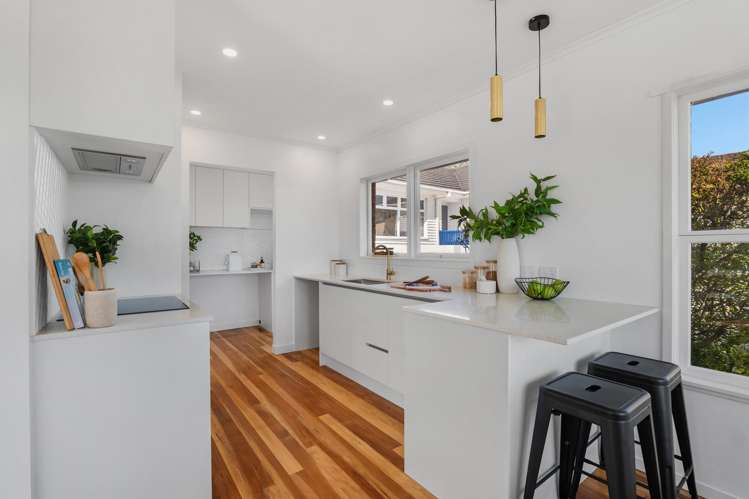 1/229 Glenfield Road_3