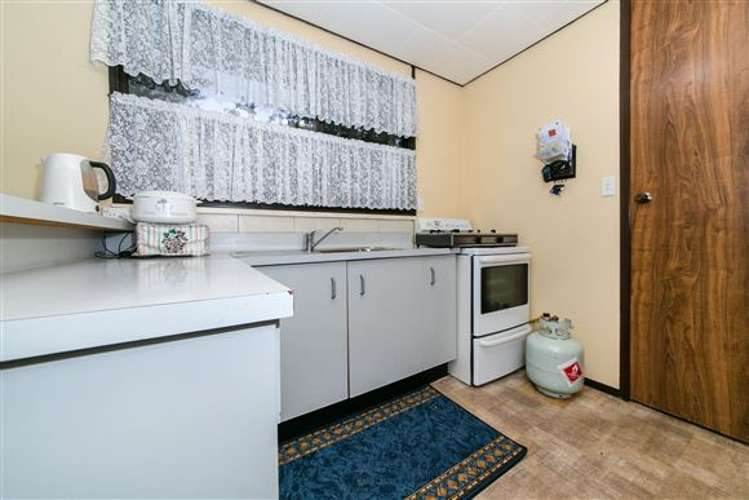 84 Captain Scott Road Glen Eden_5