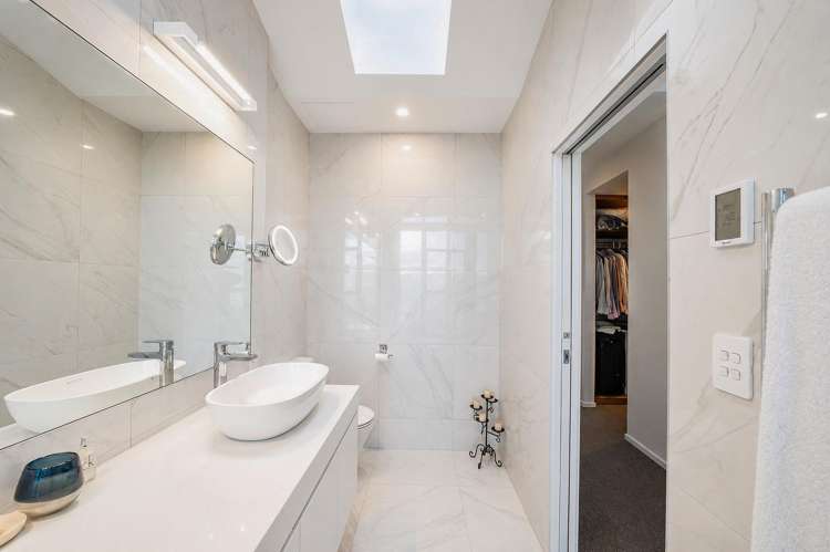 2 Jade Lake Crescent Fernhill_12