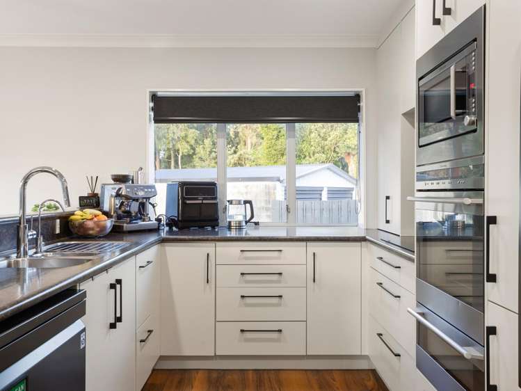 2 Brookbank Place Glenview_6