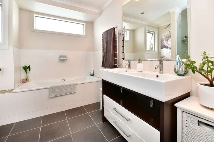 27 Doment Crescent Orewa_15