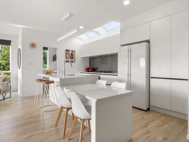 5A Holland Avenue Point England_4