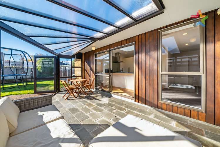 28 Mcenroe Grove Naenae_15