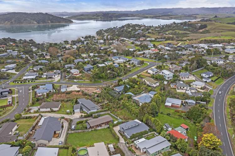 2d Puka Place Raglan_11