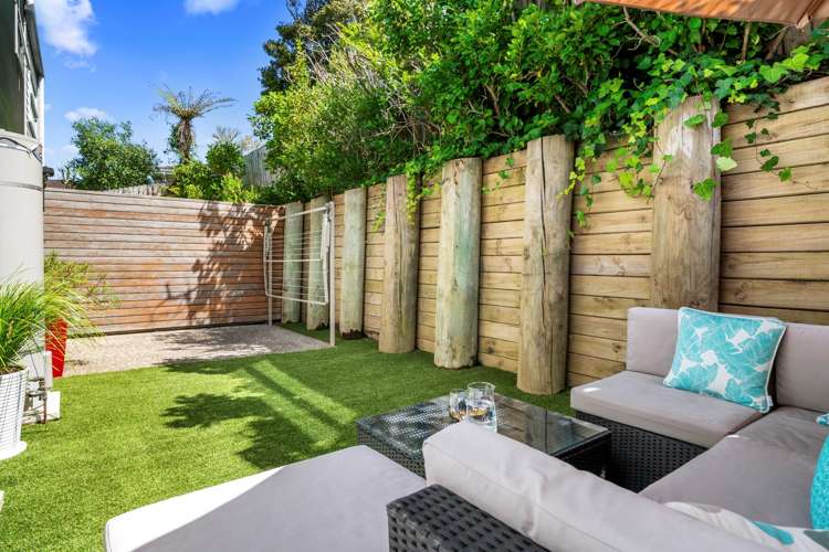 7/8 Wilk Lane Browns Bay_24