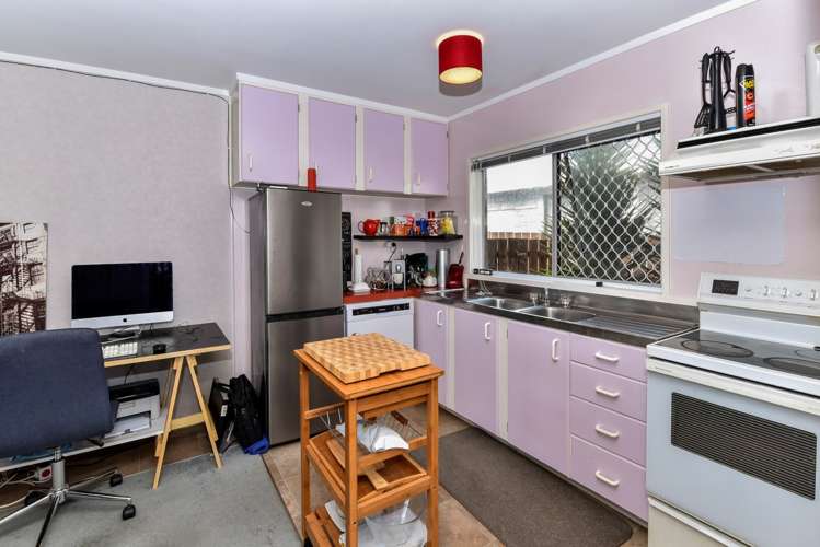 6 Moor Park Wattle Downs_24