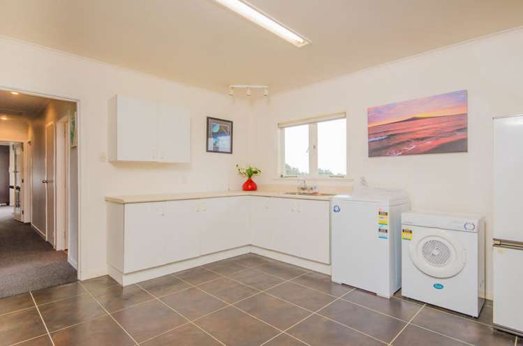 1 Helga Crescent Te Atatu Peninsula_10