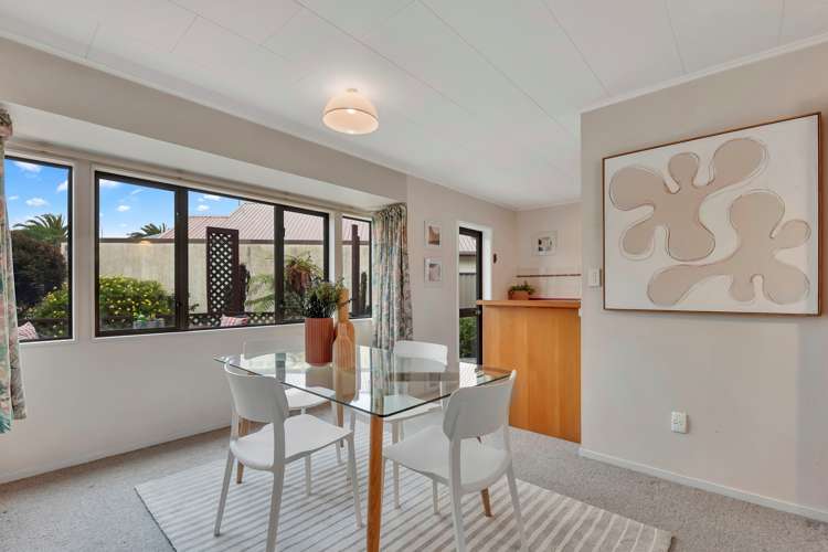 6 Helena Way The Wood_2