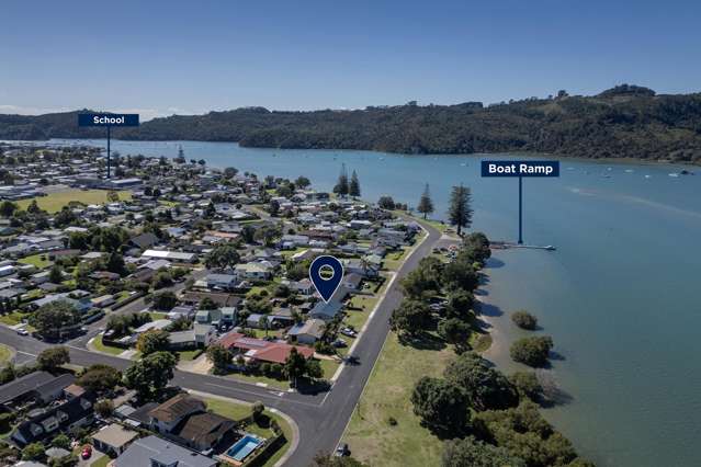 Harbour views, sunshine and classic Kiwiana charm