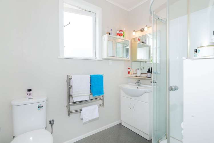 5b Sheehan Road Te Atatu South_11