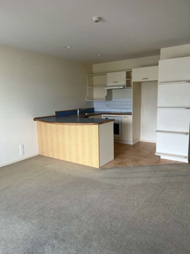 APARTMENT IN HOWICK VILLAGE