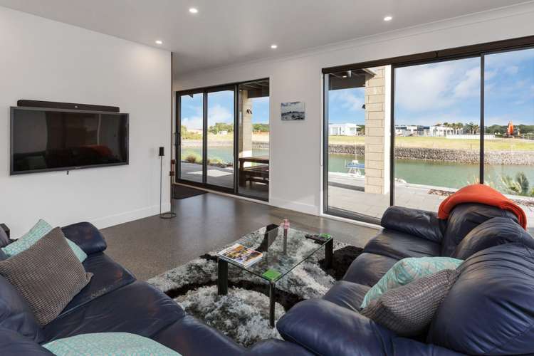 20 Finch Street One Tree Point_16