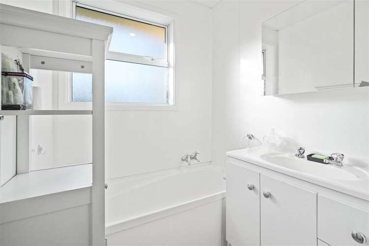 22 Kathleen Crescent Hornby_11