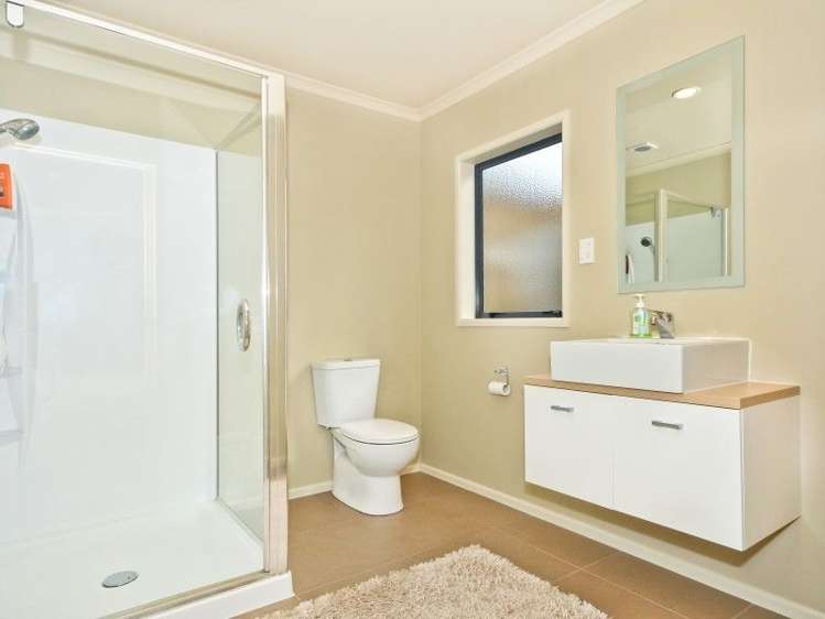 92 Farnborough Drive Grandview Heights_16