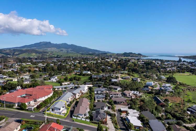 25i Violet Street Raglan_11