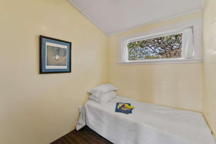 6 Kapiti Lane Otaki Beach_15