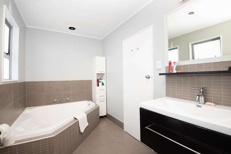 89 Kahu Road Paremata_24