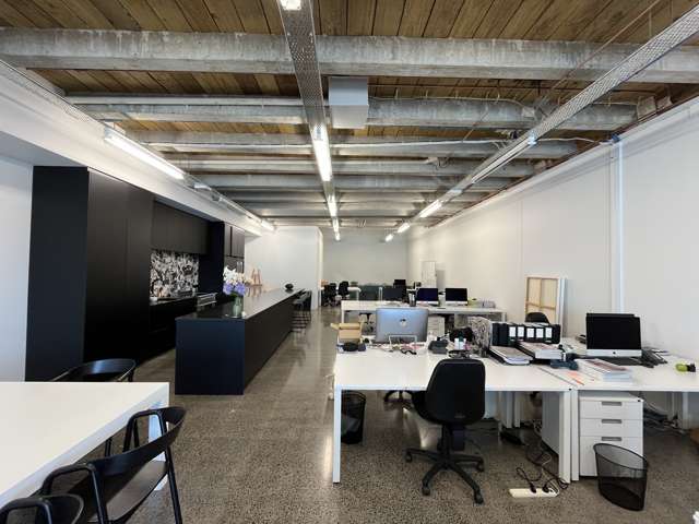 Contemporary ground floor showroom/office