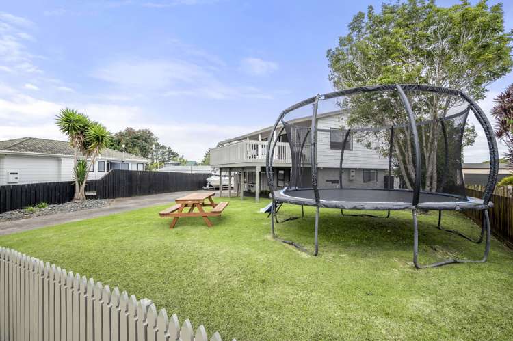 8 Leaming Place Clarks Beach_15