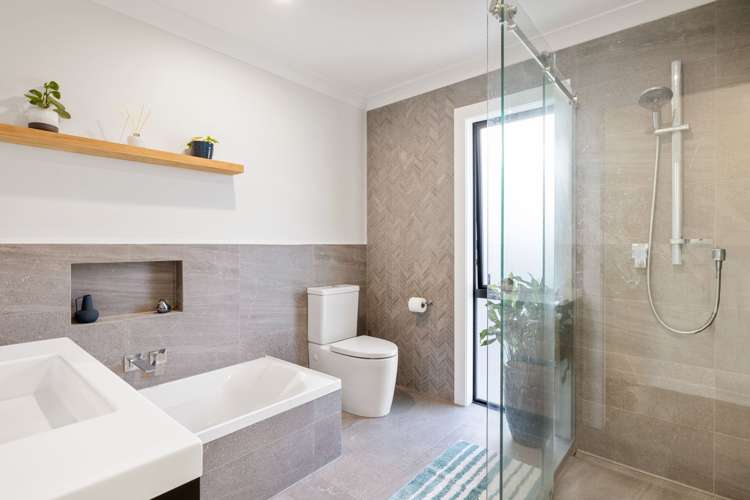 9 Shadbolt Drive Leamington_17