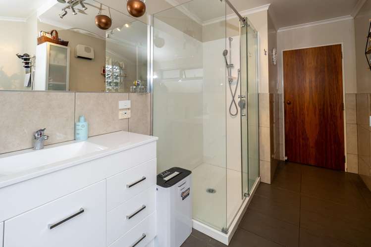 16 Falcon Drive Allenton_10