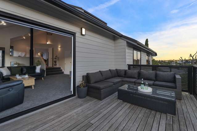 Spectacular Family Haven: Mairangi Bay Perfection