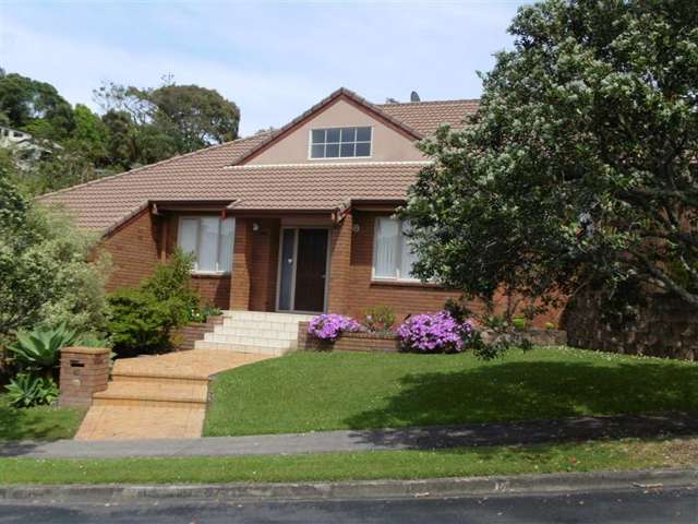 Spacious family home in Rangitoto college zone.