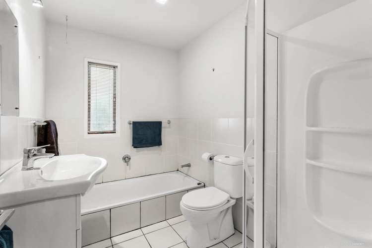 30 Shanaway Rise Hillcrest_15