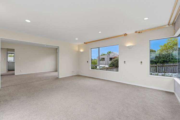 2/75A Target Road Totara Vale_28