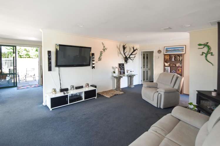 21 Lakeland Avenue Twizel_2