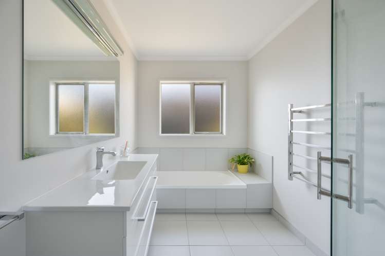 66 Orotu Drive Poraiti_13