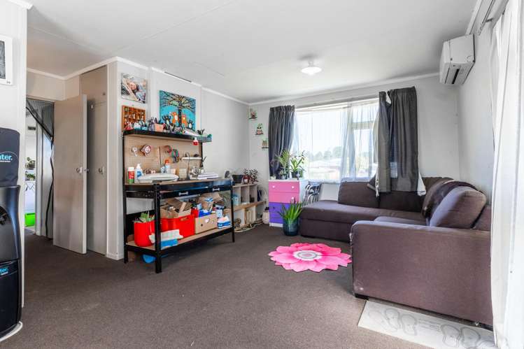 21 & 23 Brownlie Crescent_5