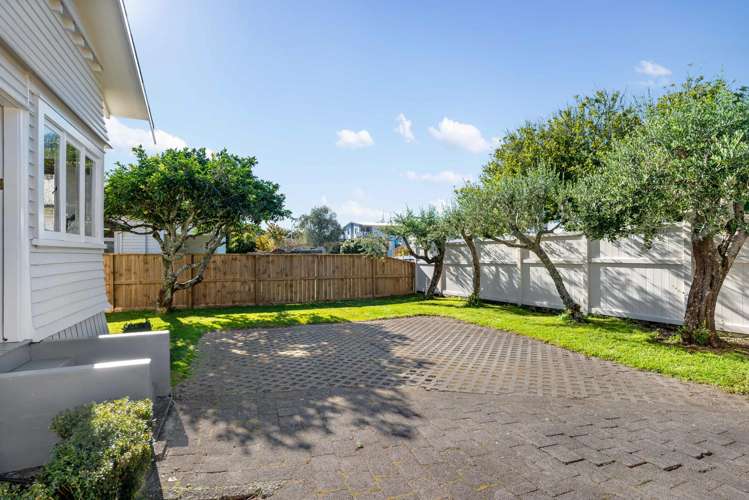 42 Woodward Road Mount Albert_36