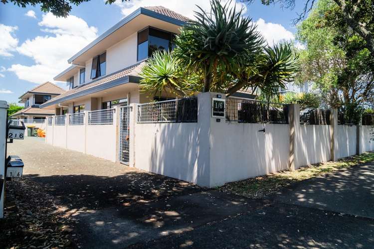1/6 Eastern Beach Road_0
