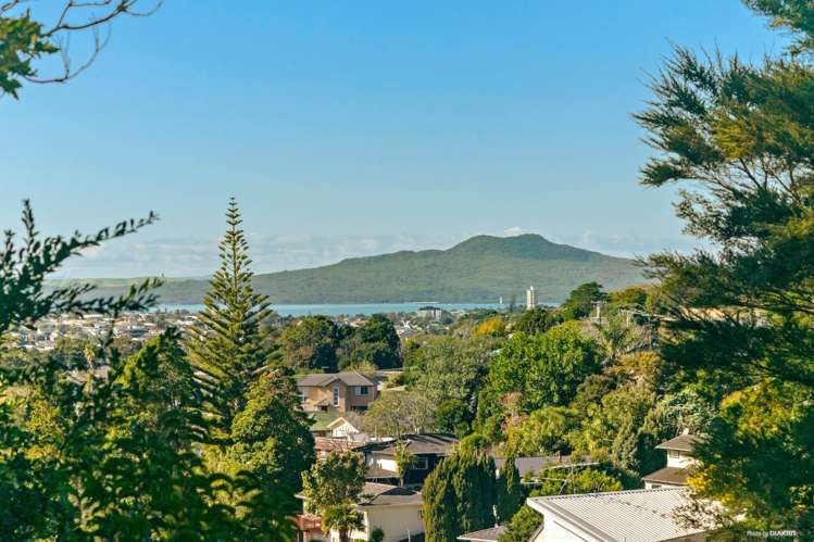 2/601 Glenfield Road_0
