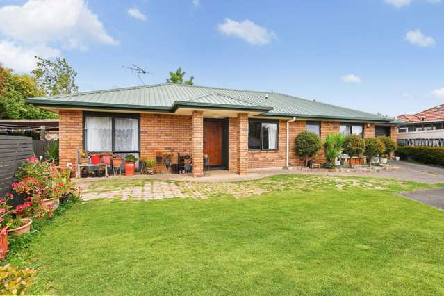 Brick Home Gully Views and Central Convenience