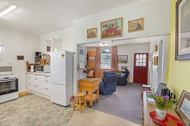 8 Paraekaretu Street Hunterville_1