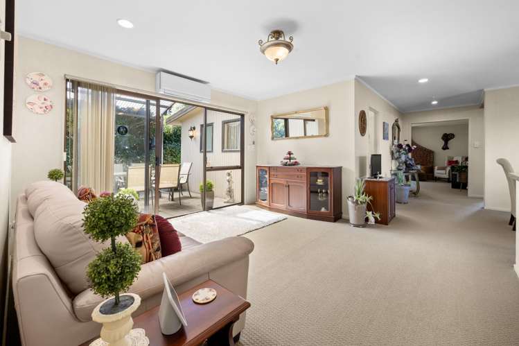 12 St Simon Place Botany Downs_19