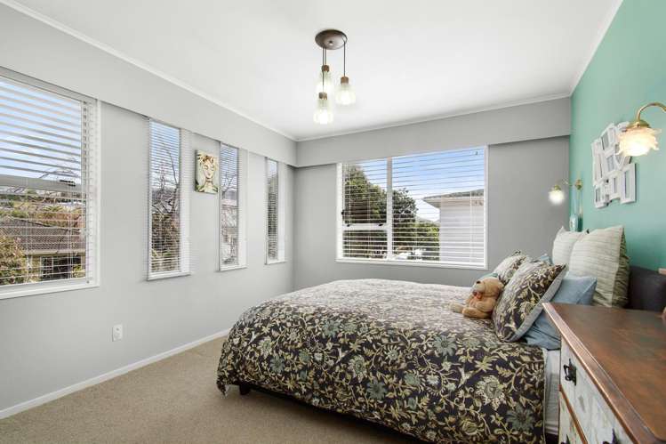 4 McKeefry Grove Tawa_13