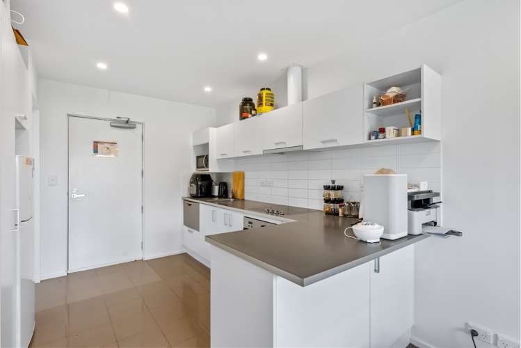 B16/71 Spencer Road Oteha_6