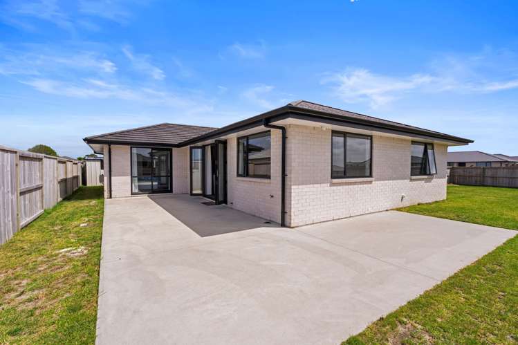 31 Saint Michael Crescent One Tree Point_29