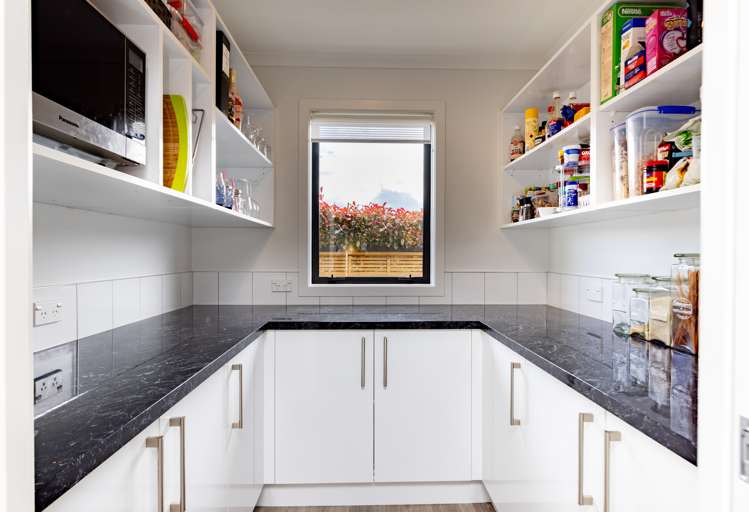 35 Plescher Crescent Leamington_6