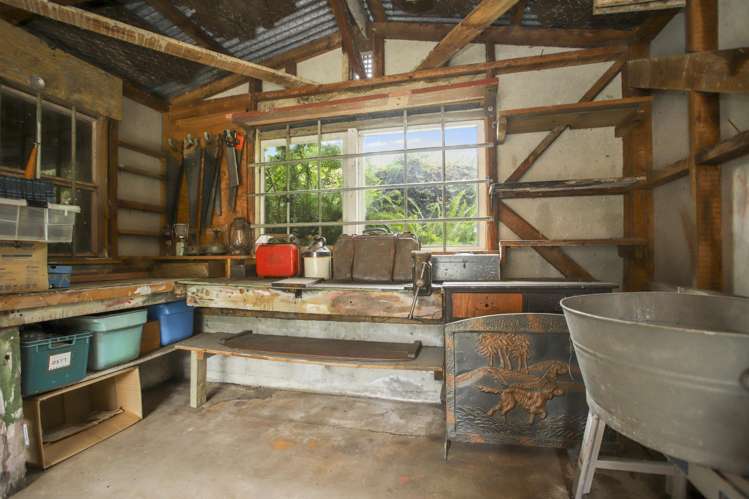 102 Mountain Road Mangere Bridge_13