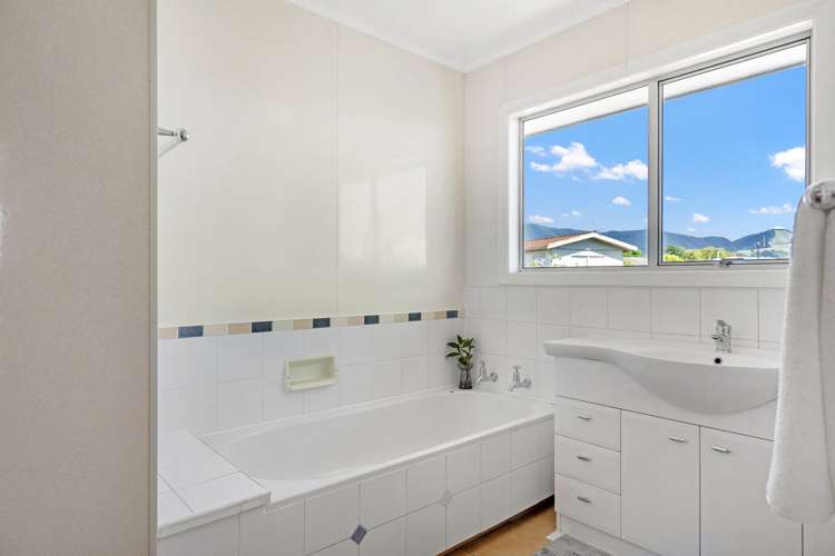 10 Cornwall Place Stoke_16