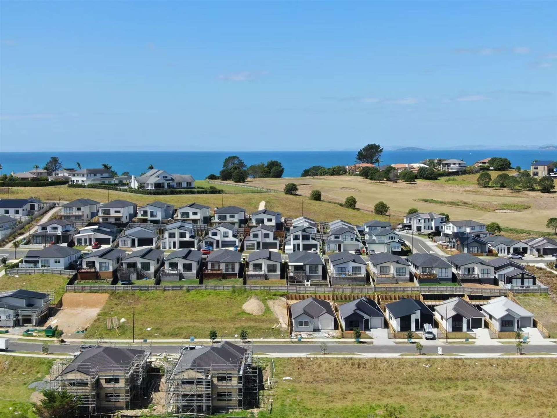 Whakairo Crescent Gulf Harbour_0