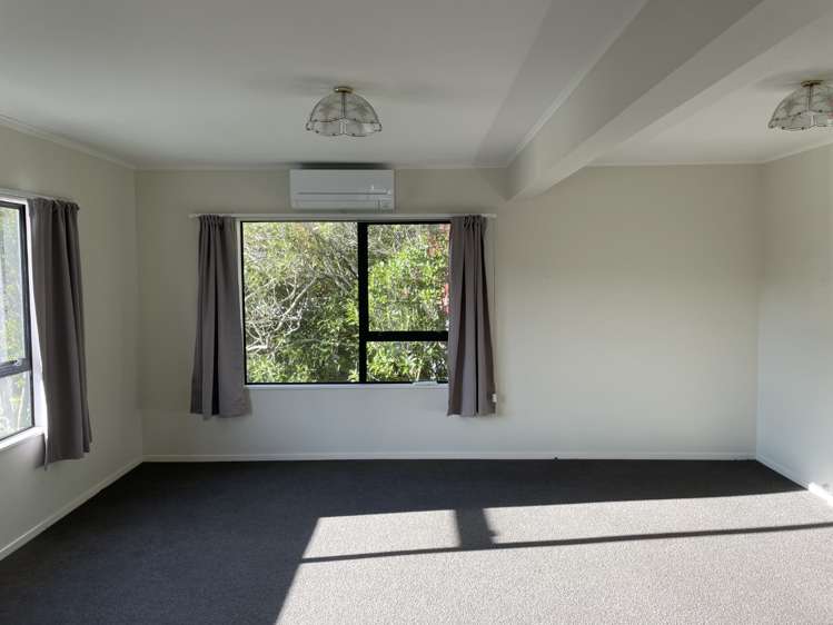 8a Parsons Glen Karori_3