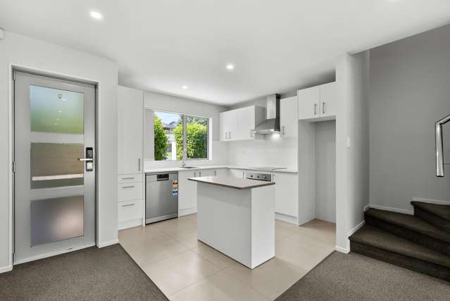 Modern 2-Bedroom Townhouse in Papakura