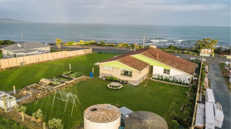 1302 Kaka Point Road Kaka Point_17