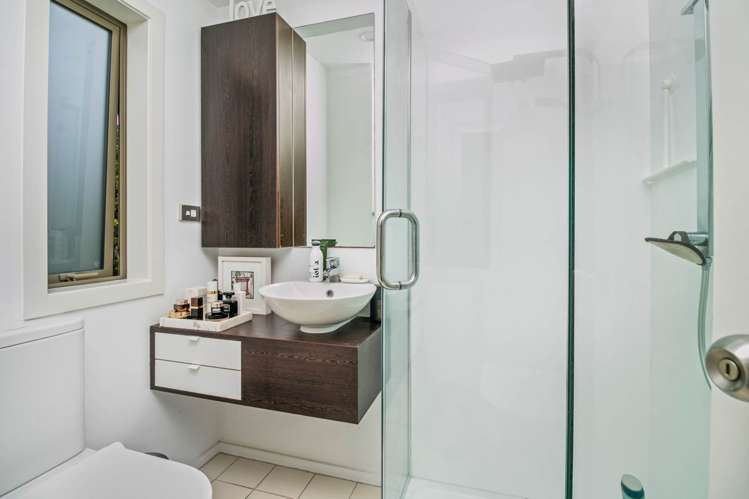 53/21 Hunters Park Drive Three Kings_9